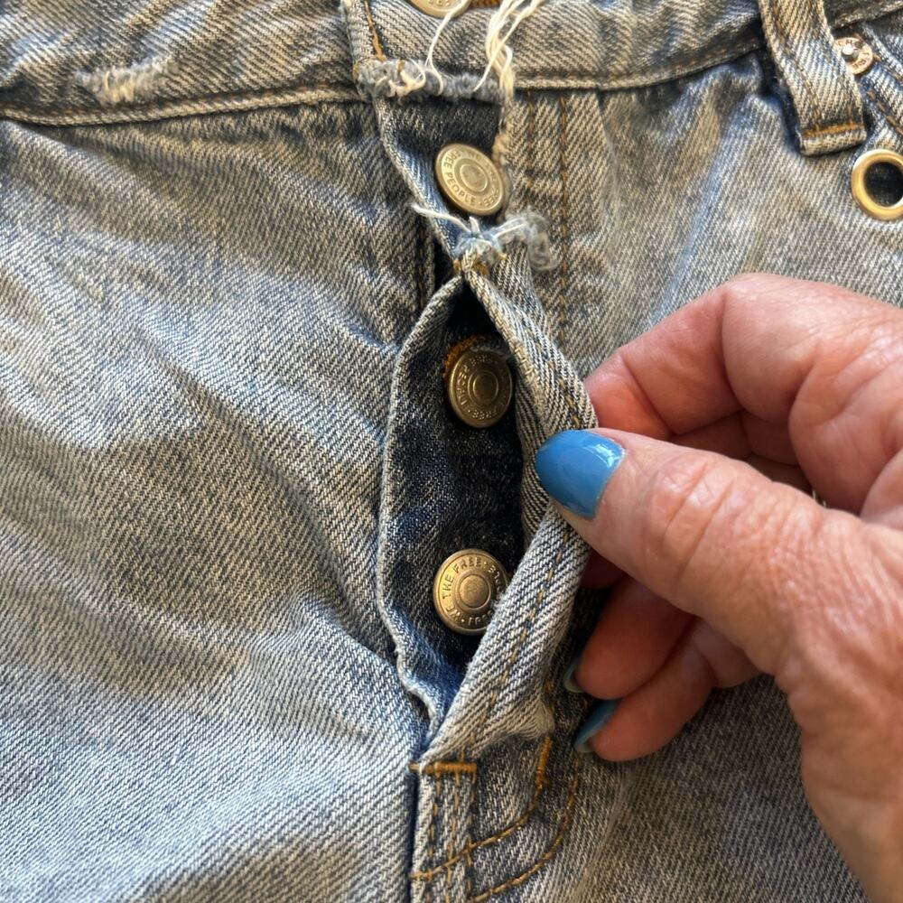 Free People Barcelona Grommet Cutoff Distressed Jean Shorts Button Fly Size 28 - Picture 6 of 9